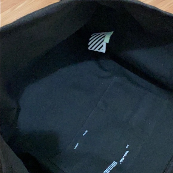 Authentic Off-White signature big bag - Picture 6 of 8